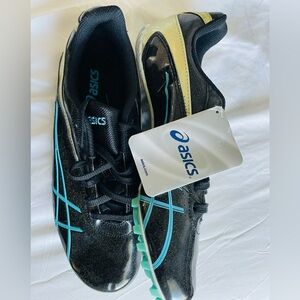New Women’s Asics Track Cleats ( No Spikes)